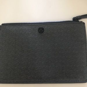 Lulu wristlet